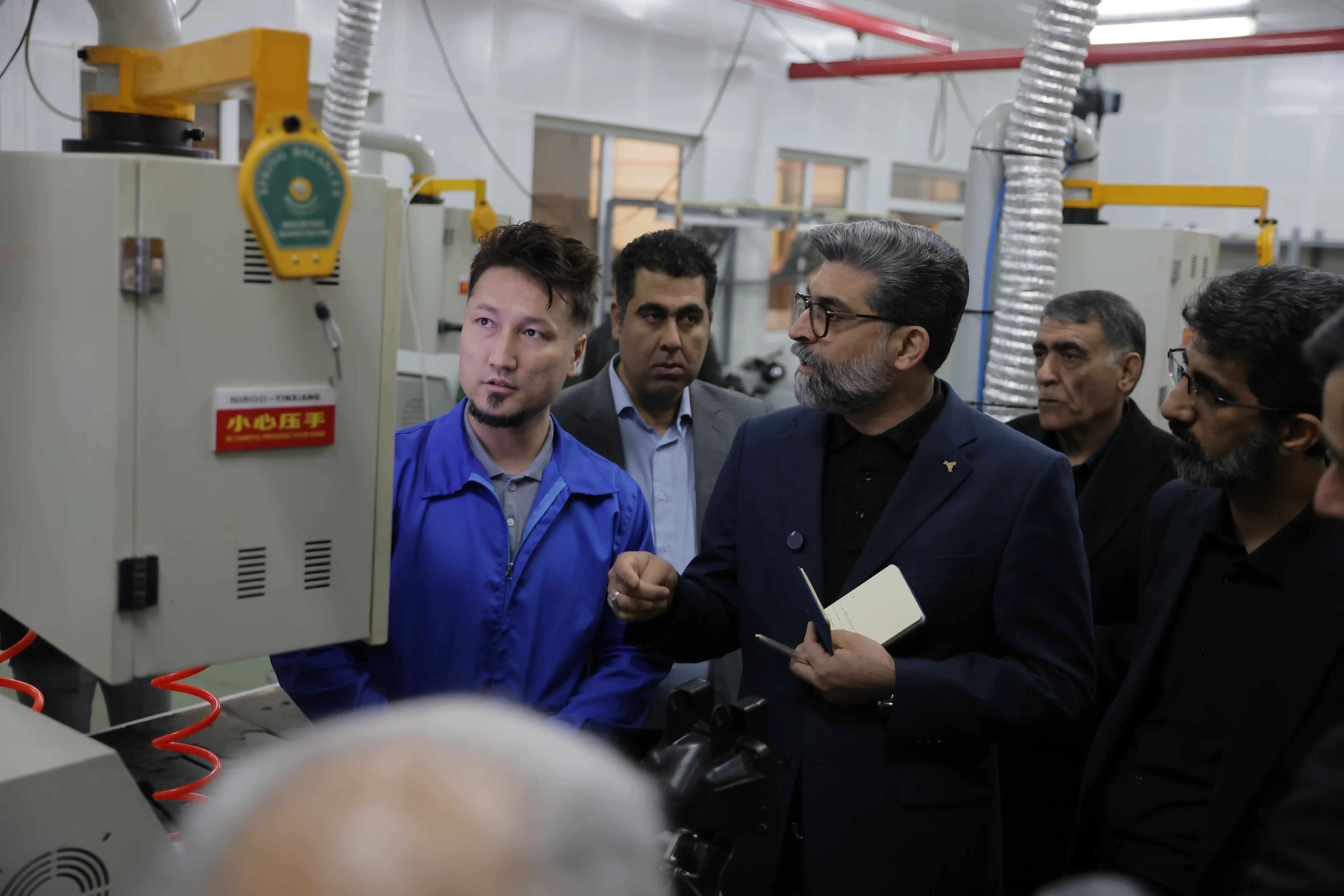 معاون وزیر صمت در بازدید از کارخانه نیروموتور: همه توانمان را برای تسهیلگری در این صنعت پای کار خواهیم آورد